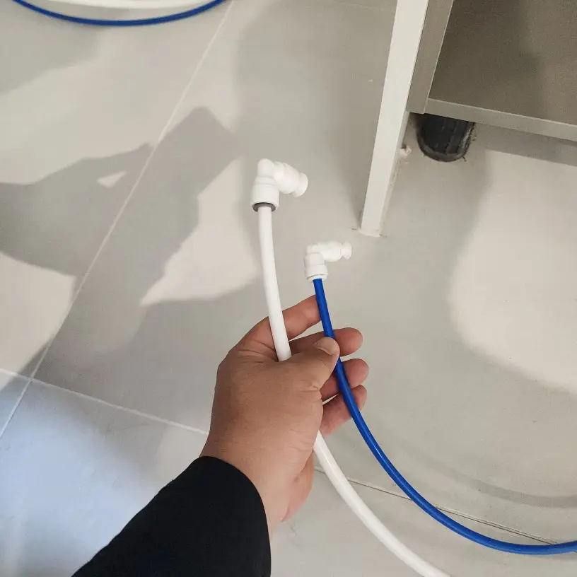 냉장고뒤 급수관 활용 로봇청소기 직배수 시공방법 — 시공 후