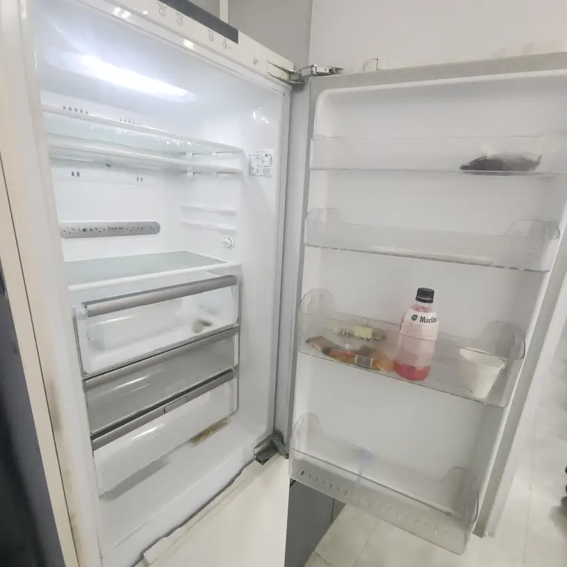 회사 탕비실 빌트인 냉장고 문 경첩 시공 사진 20