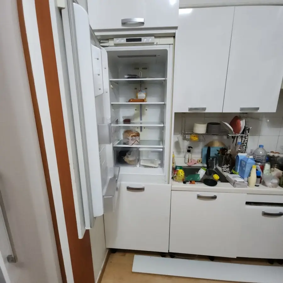 누전오피스텔 빌트인 냉장고 탈거후 — 시공 전