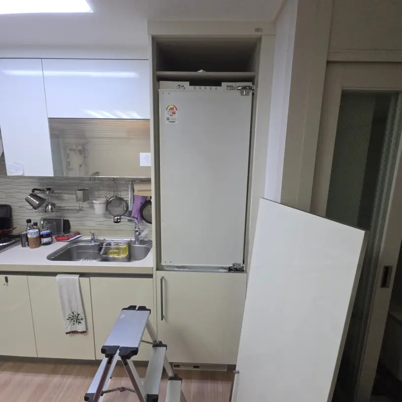 빌트인 냉장고 문 처짐 해결 도어 패널 절단 리폼시공 시공 사진 9