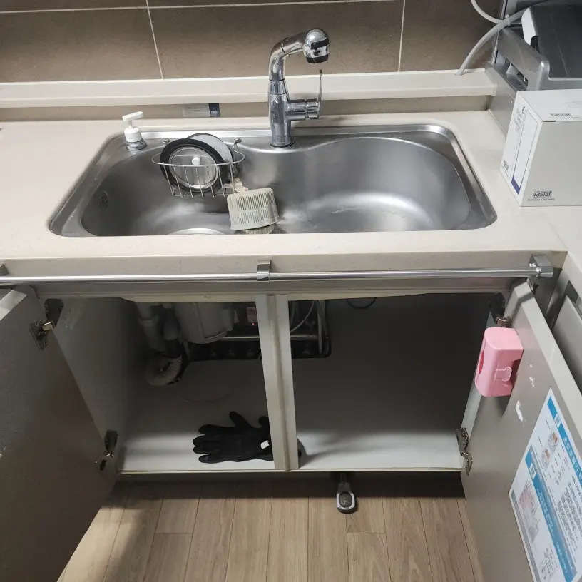 싱크대 물샘 해결 절수페달 철거와 폭포수전 교체 시공 사진 3